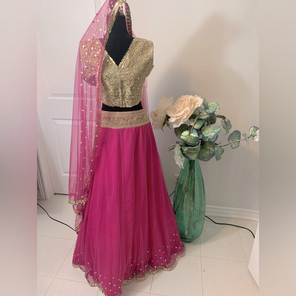 Brand New Lengha, Blouse, dupatta! Vibrant colors!